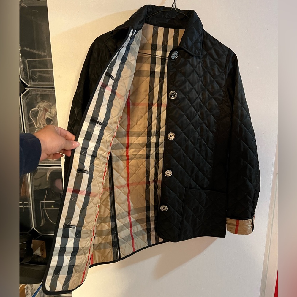 Burberry Jacket size 14Y kids. In good condition. Color black. Authentic.